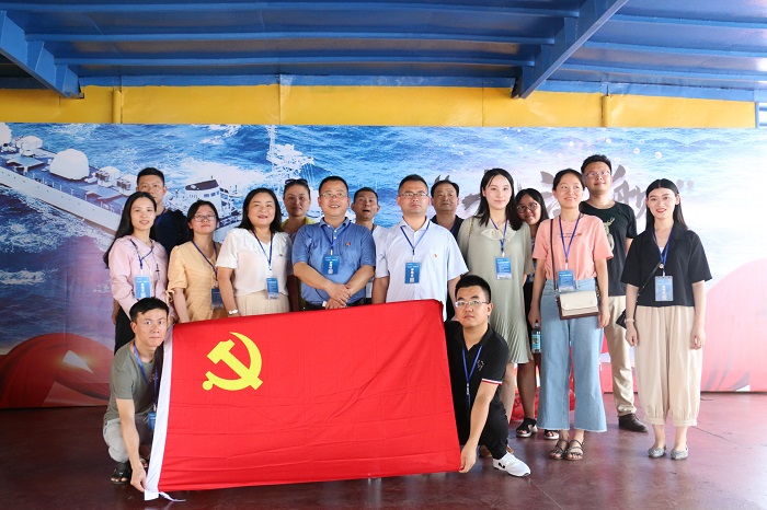 九江市贛鄱實(shí)業(yè)有限公司開(kāi)展全體干部職工參觀(guān)“九江艦”主題黨日活動(dòng)