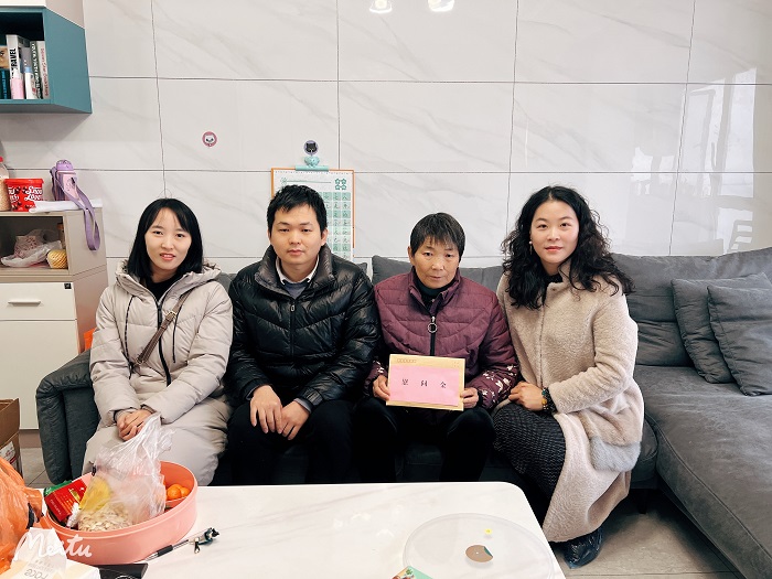 公司開(kāi)展困難職工家庭走訪(fǎng)慰問(wèn)活動(dòng)